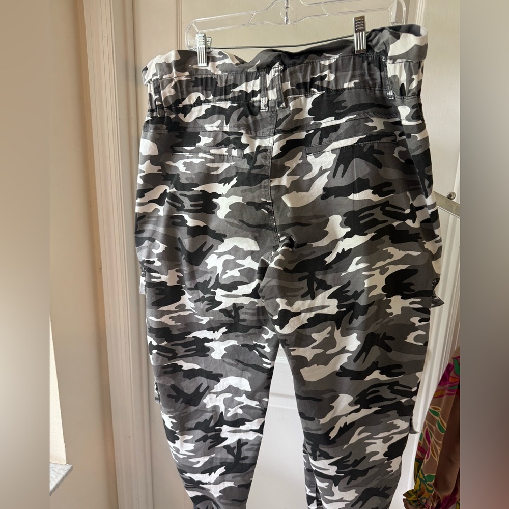 VIP Black & White Camouflage Joggers 22 - Picture 4 of 10